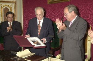 2 juny de 2001 Es nomenat fill predilecte de Cervera.